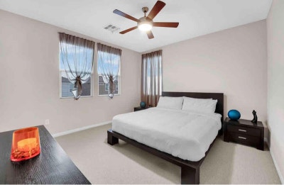 Spacious Master Bedroom Available for Rent in Peac Main Photo