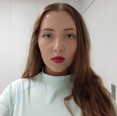 I am a professional female aged 24. I am look... Main Photo