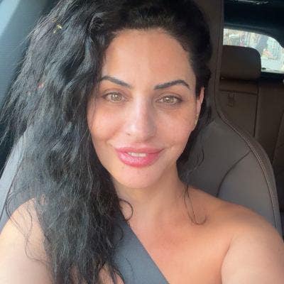 Professional Female seeks a small or large room Main Photo