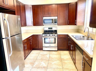Prime Location in Los Feliz Townhome to Share Main Photo