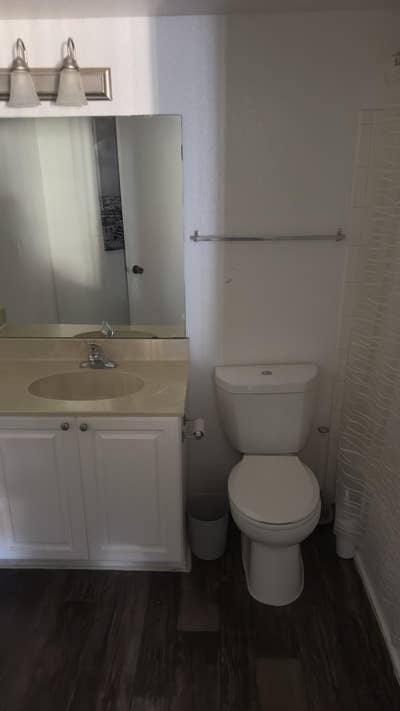 Private bedroom + private bathroom available  Main Photo