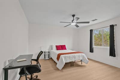  Updated TwoStory CoLiving near IH, Plum Creek & A Main Photo