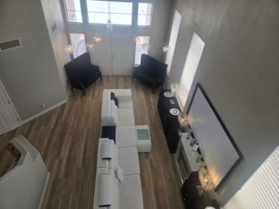 5 bedroom home 5mins away from Malls and Car Renta Main Photo