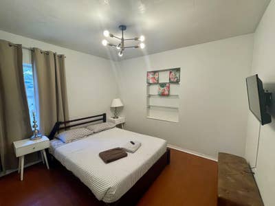Private Room For Rent in Miami_$300 Per Week Main Photo