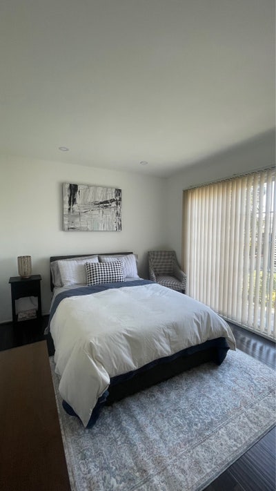 Private Room in Reseda - near Northridge Hospital  Main Photo