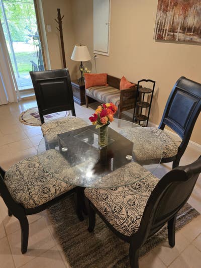 Quiet, Peaceful 2 bedroom apartment Main Photo