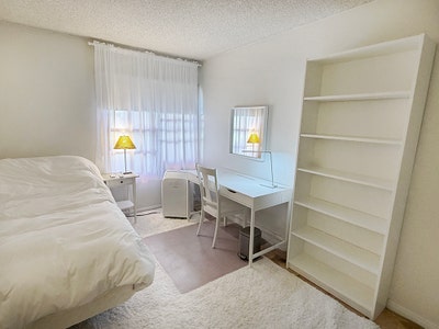 Beautifully Furnished Private Room  Main Photo