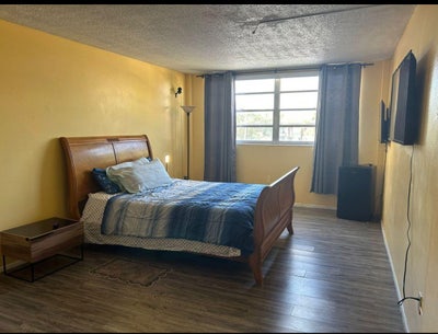 Room for Rent ,. Main Photo