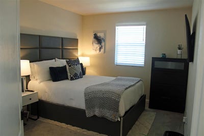 Furnished Room in Toluca Lake with shared bathroom Main Photo