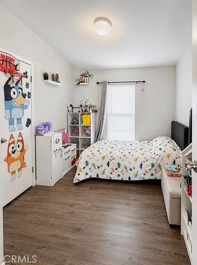 Offering room in San Fernando Valley Main Photo