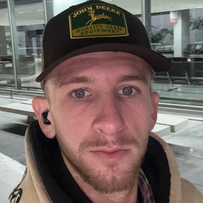 Professional Male seeks a small or large room Main Photo