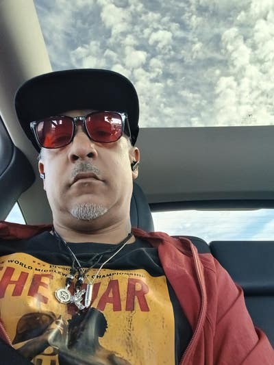 Quit clean full time work respectful. Looking... Main Photo