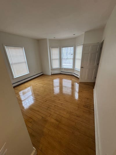 1 Bedroom Bathroom Apartment with Utilities Includ Main Photo