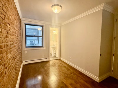 Brand new renovation/Large apt w/400 sq ft patio Main Photo