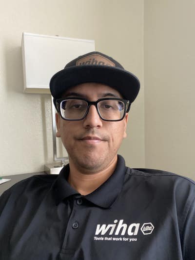 I am a professional male aged 29. I am lookin... Main Photo