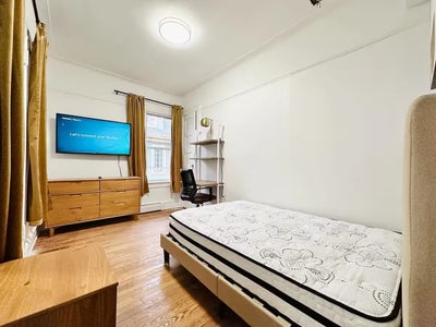 Modern Myrtle Ave Room Near Williamsburg Main Photo