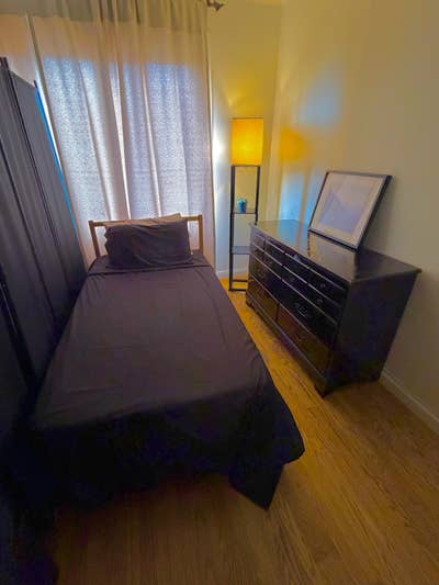 $600 Small Room for rent in Converted living room  Main Photo