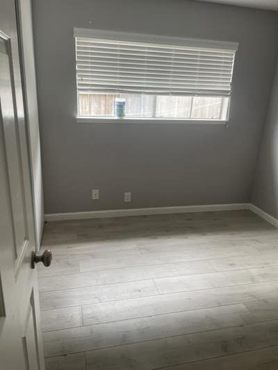1 room available safe neighborhood  Main Photo