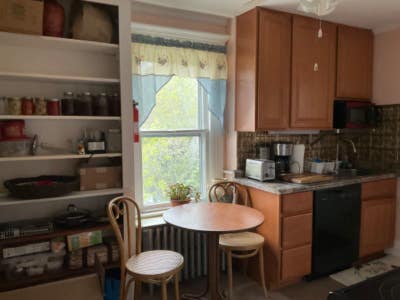 Studio Apartment Eat in Kitchen with Full Bath Main Photo