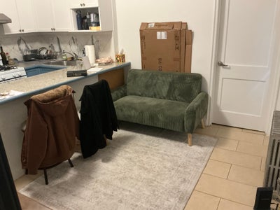 Chinatown Apt Great Location Low Rent Main Photo