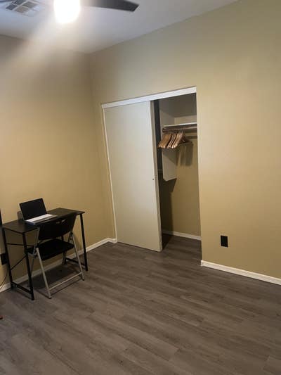 Room for rent Main Photo