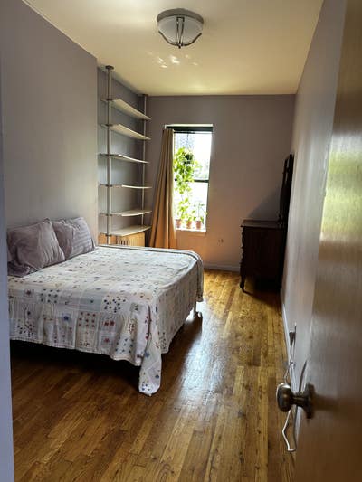 Bedroom with private bath in 5th floor walk-up  Main Photo