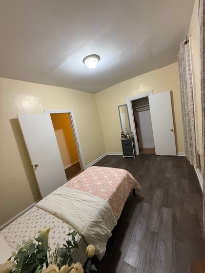 Large room for rent  Main Photo