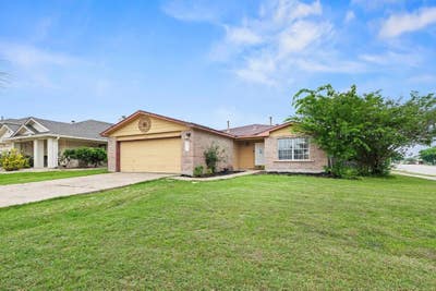 $1650 for Full 2 bed 1 bath available  Main Photo