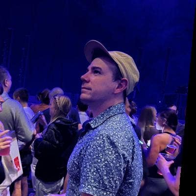 Professional Male seeks a small or large room Main Photo