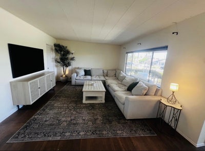 Urgent!! Looking to sign new lease September 1st  Main Photo