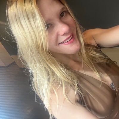 22F, Employed & Easygoing | Seeking Quiet Room Main Photo
