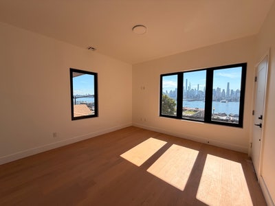 Premium 5 Bedroom Home with Direct Manhattan Views Main Photo