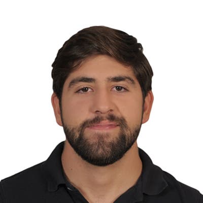 24-year-old professional seeking room Main Photo
