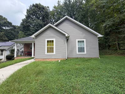 Large pad in Charlotte Main Photo