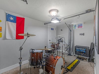 Private Basement Room in Holladay Home — $moAvail Main Photo