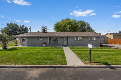 Extra Large Private RoomShared Bath_Prineville Or Main Photo