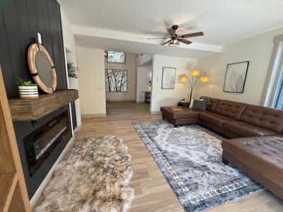 Private Spacious Bedroom in a large fully renovat Main Photo