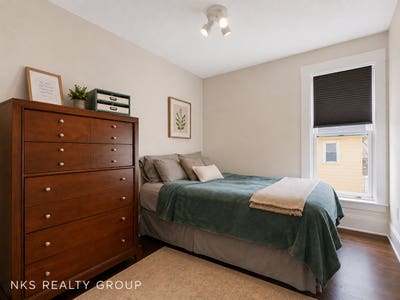 Private Bedroom in Spacious 3BR Upper Duplex | La Main Photo