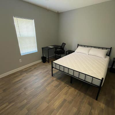 Charming private Room with shared bathroom and co Main Photo