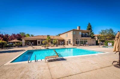 Beautiful 1bd condo in the prime location Main Photo