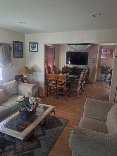 Rooms for Rent on 53rd ST Main Photo