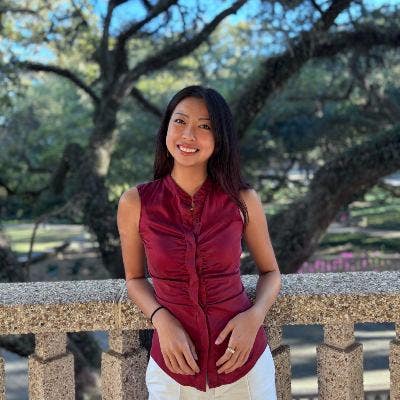 22 Female Professional Looking for Room! Main Photo