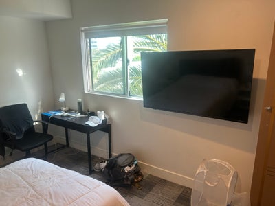 Private, Furnished Room for Rent in Hollywood Main Photo