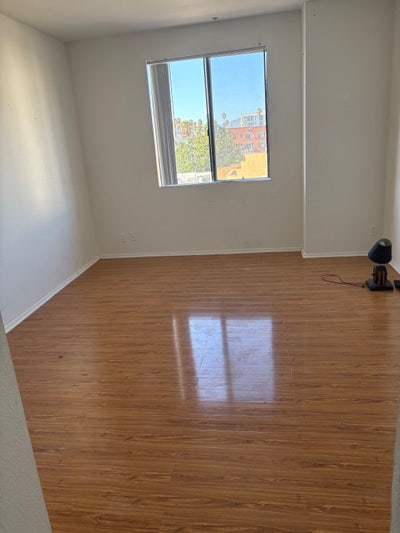 Large Master Suite in K-Town – Utilities Included  Main Photo