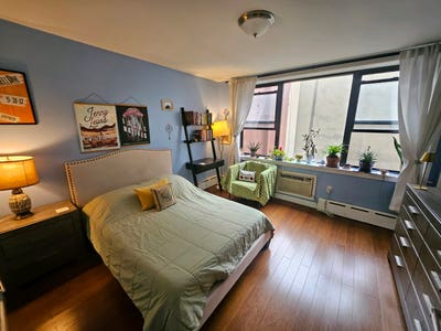 Large Sunny Furnished Room in Hell’s Kitchen Main Photo
