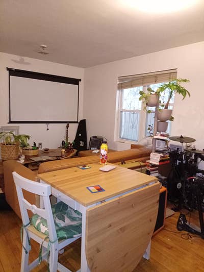 29M Lawyer seeks Prof M/F roommate 2B1B-Avail NOW Main Photo