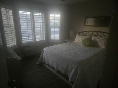 Room for rent in home located in nice location Main Photo