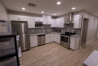 Live in Tempe, near public transit, close to ASU. Main Photo