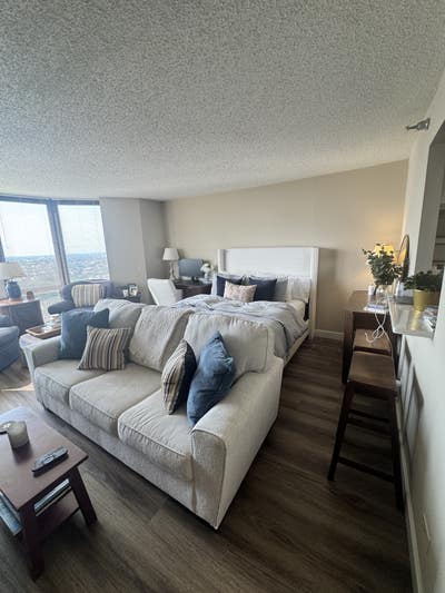 Short Term Sublease: Old Town Large Studio Main Photo