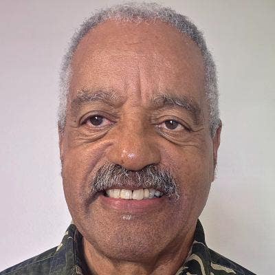 Professional Male seeks a small or large room Main Photo